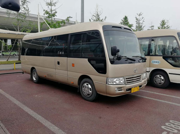 重庆哪里可以租23座中巴车？