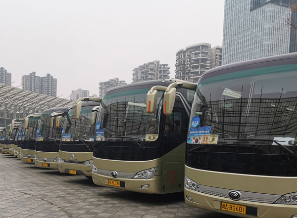 重庆租车30座大巴车多少钱一天？