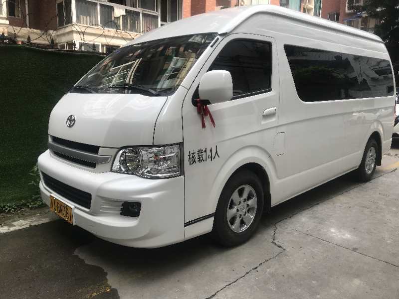 重庆租车12-17座丰田海狮商务车带司机包车多少钱一天？