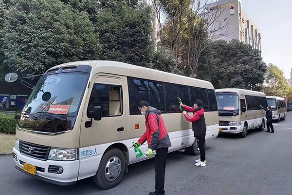 重庆17-23座中巴车考斯特租赁带司机一天多少钱？