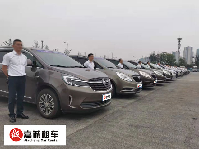 重庆落地租商务车带司机｜价格+避坑全攻略（江北机场/高铁直达）